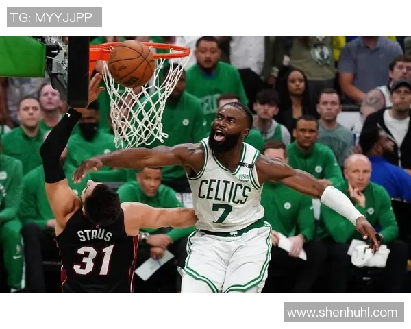 热火与凯尔特人第六场激战回顾球迷心潮澎湃的精彩瞬间与关键时刻分析